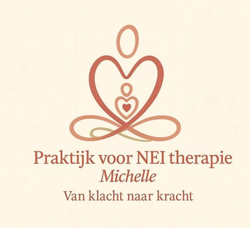 Logo voor de NEI-therapiepraktijk. Een bruine figuur die mediteert met hartjes, met daaronder bruine tekst.