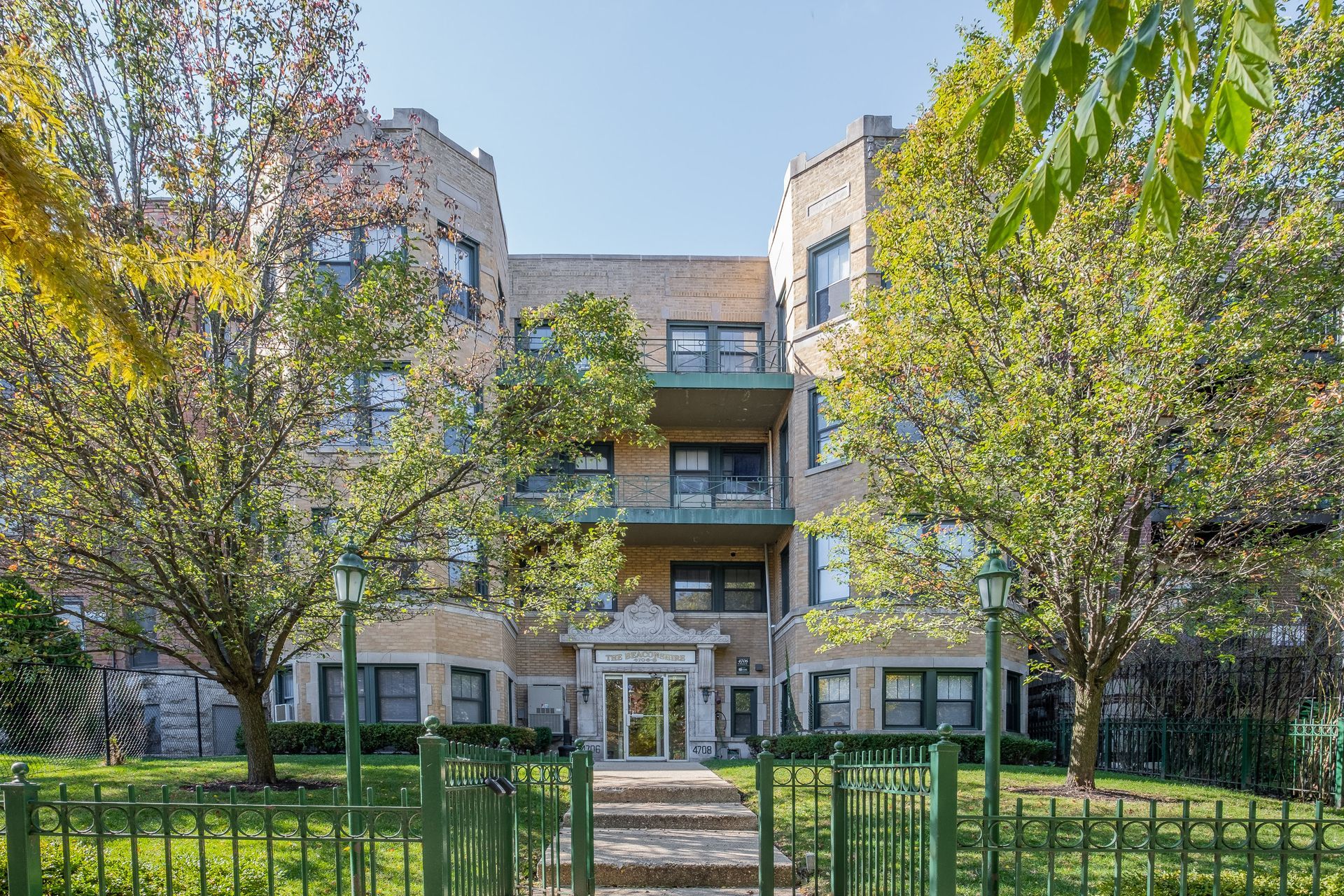 4706 N Beacon St Chicago, IL 60640