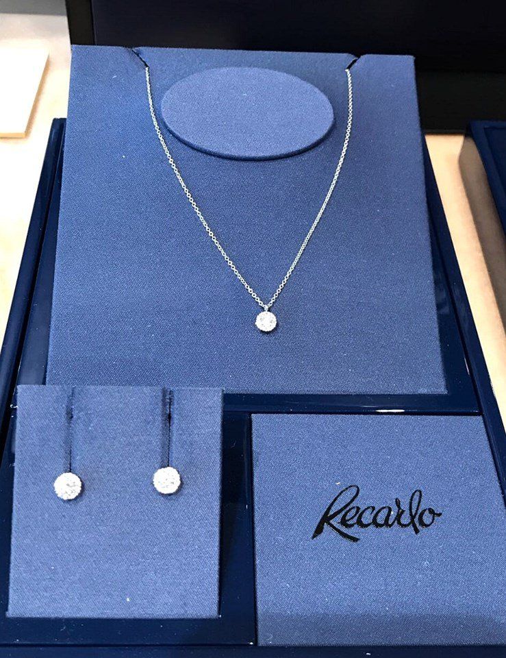 Parure con orecchini e collier