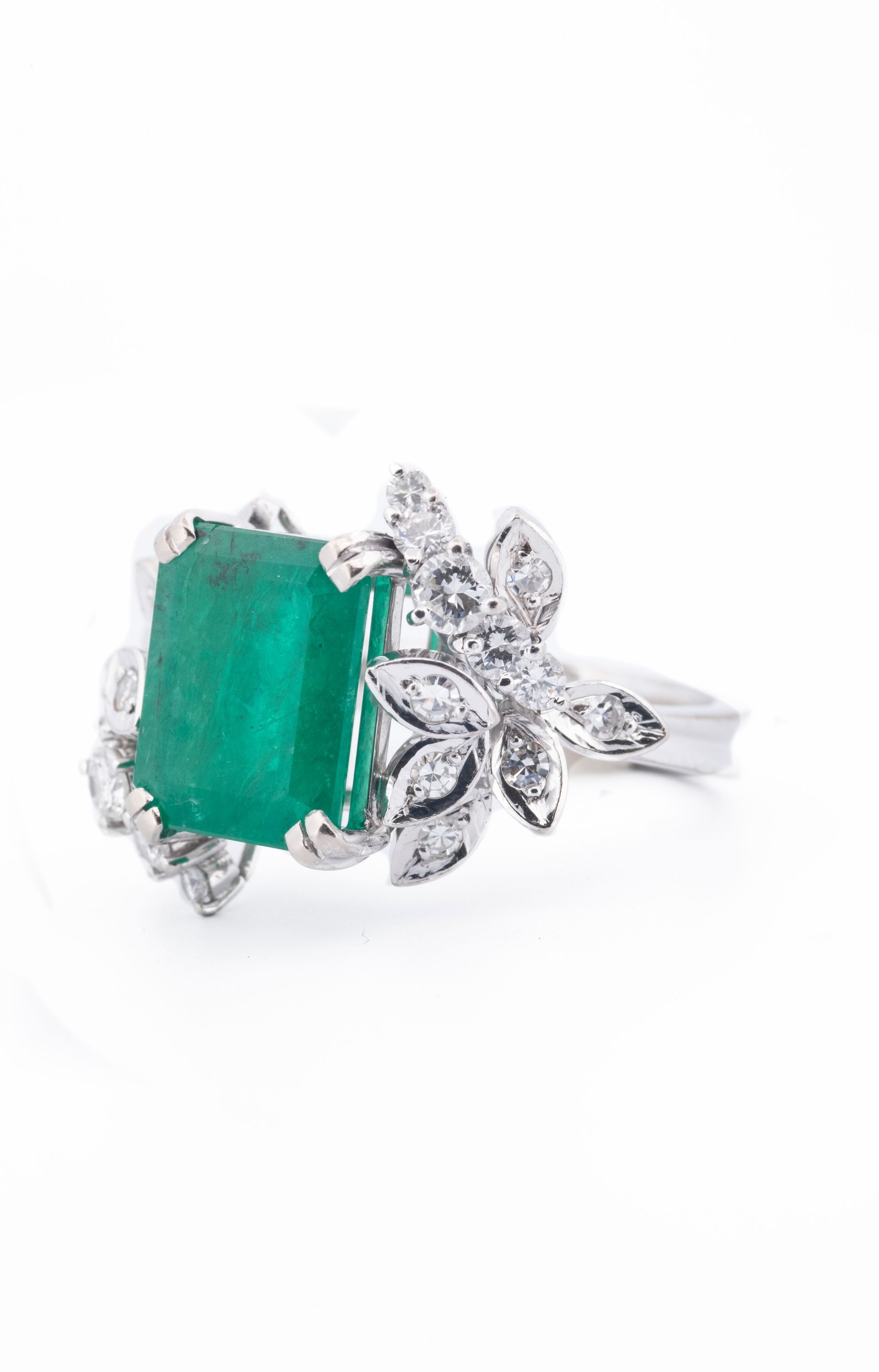 Vintage Emerald Diamond 18k Ring