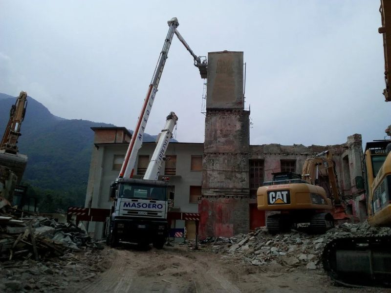 lavori edili con piattaforma di 40 metri