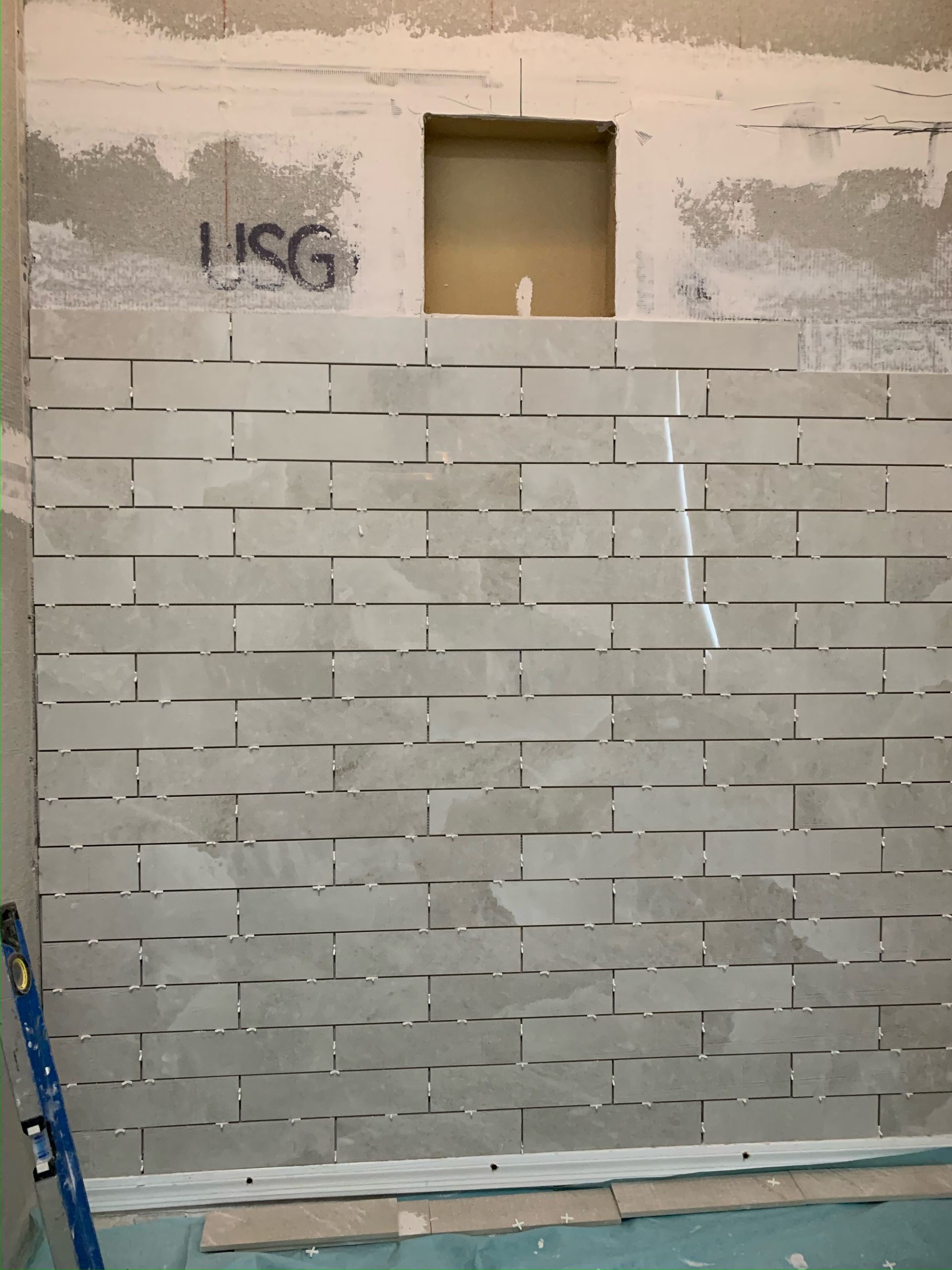 A brick wall with the word usg written on it