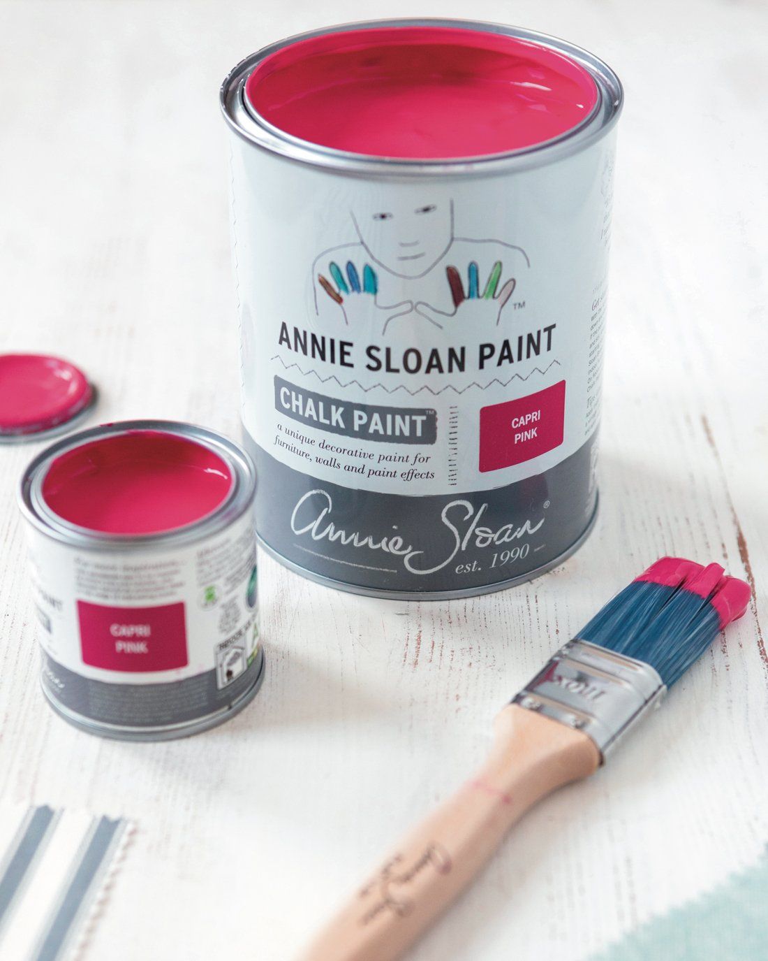 Annie Sloan Farben auf Tisch