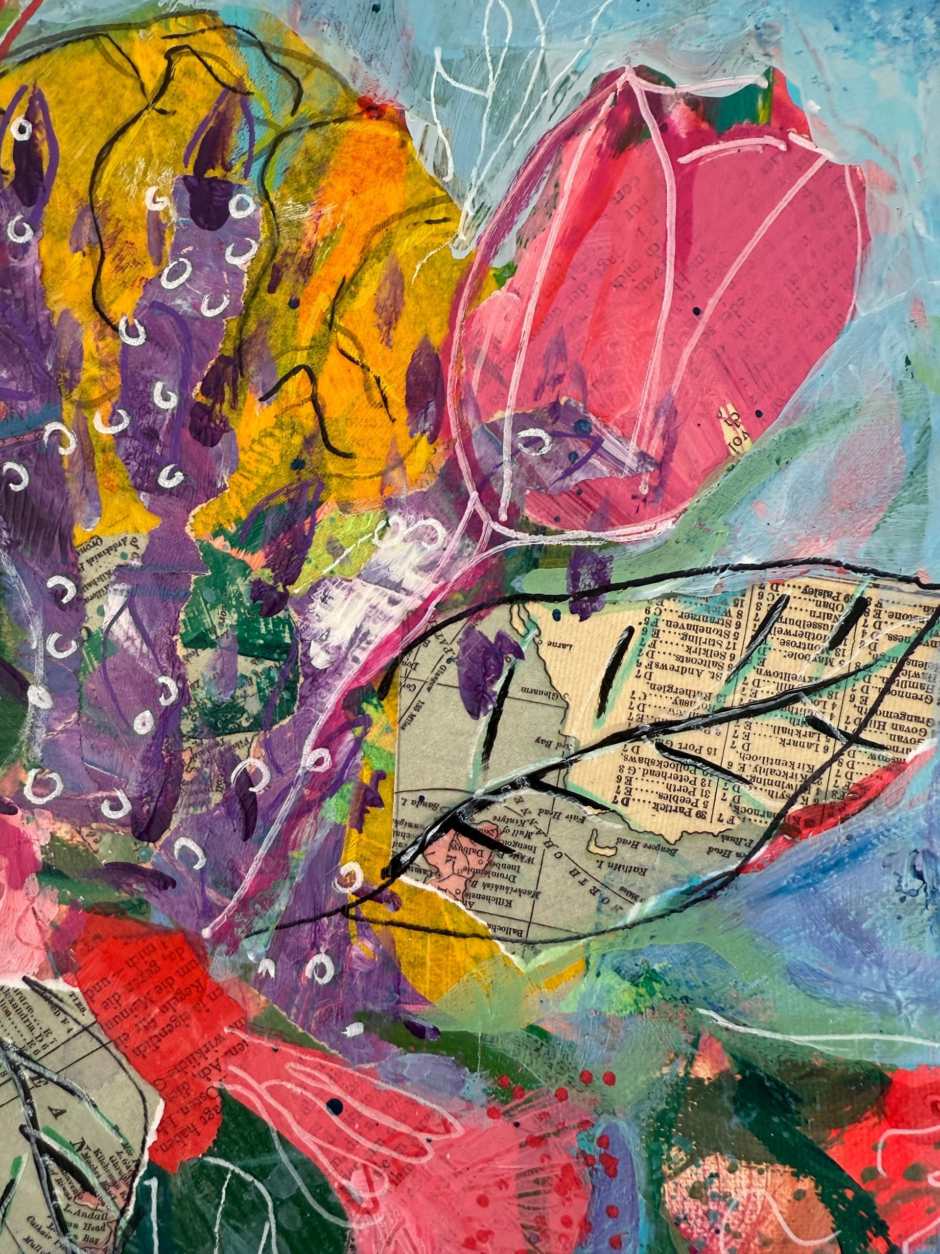 Ein farbenfrohes Gemälde von Blumen und Blättern auf blauem Hintergrund