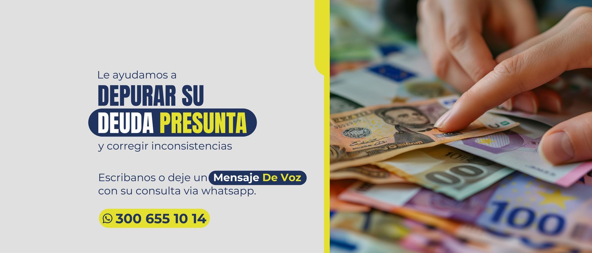 Una persona está señalando una pila de dinero.