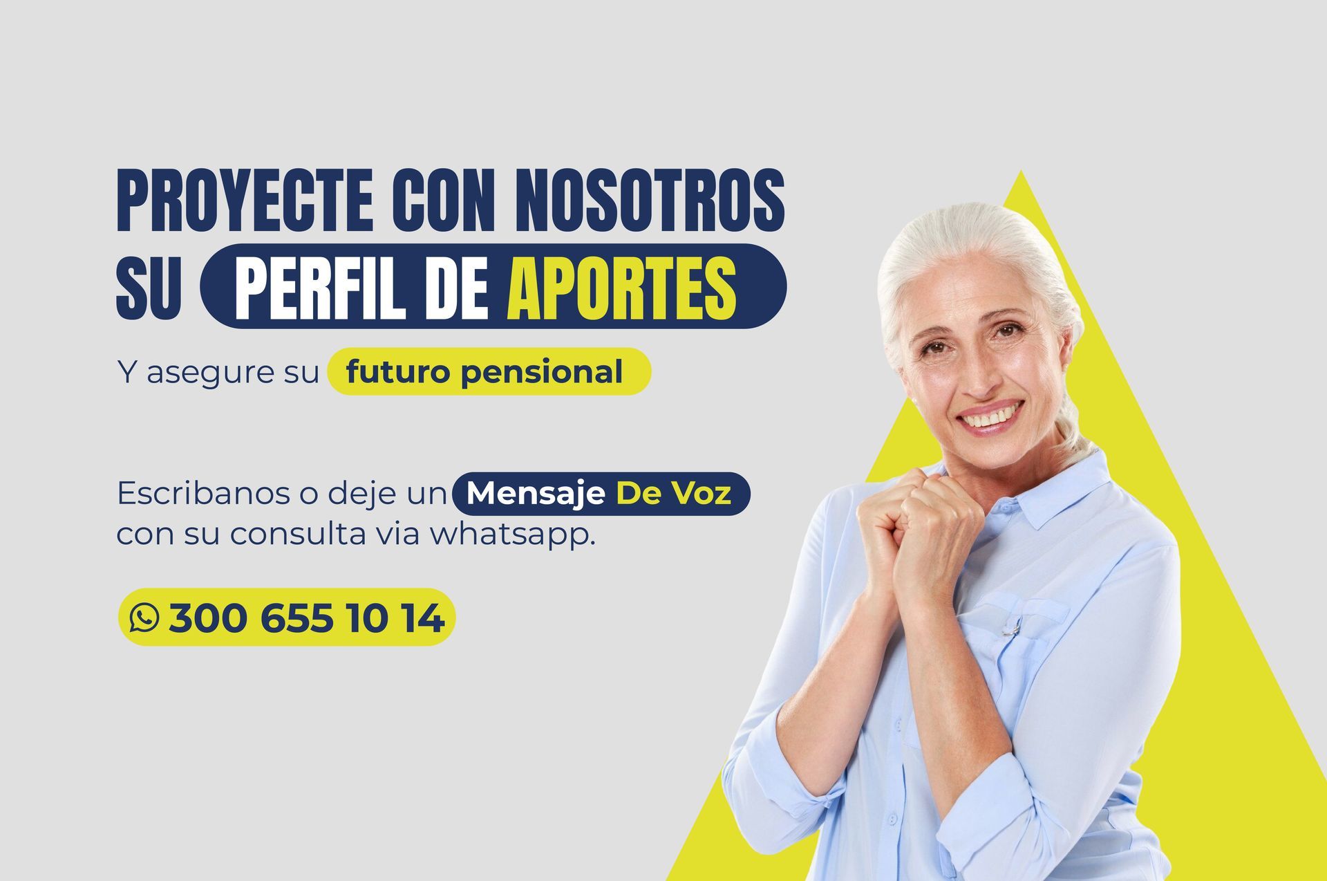 Una mujer mayor sonríe delante de un triángulo amarillo.