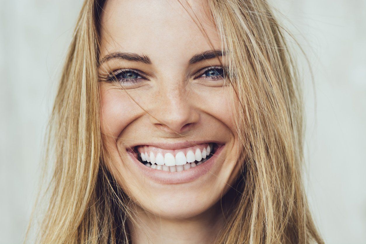 woman smiling at the camera showing the structure of the tooth