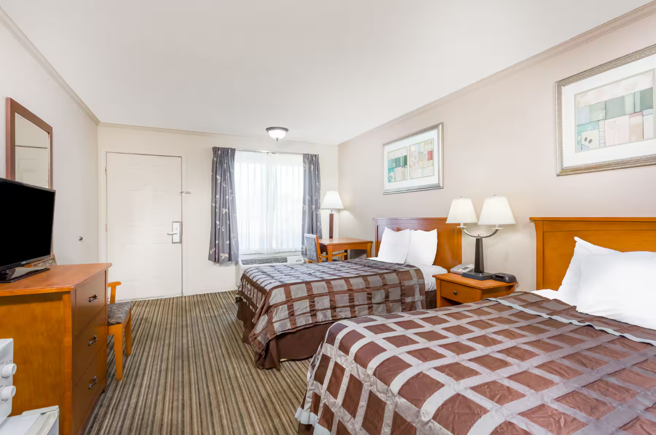 2 Queen Bedroom