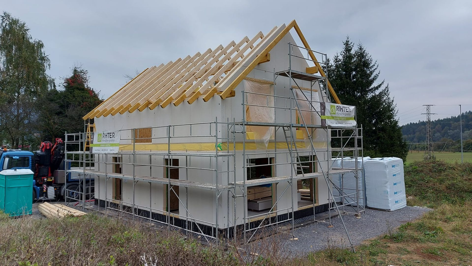 Po katerih fazah poteka gradnja Rihter hiše?