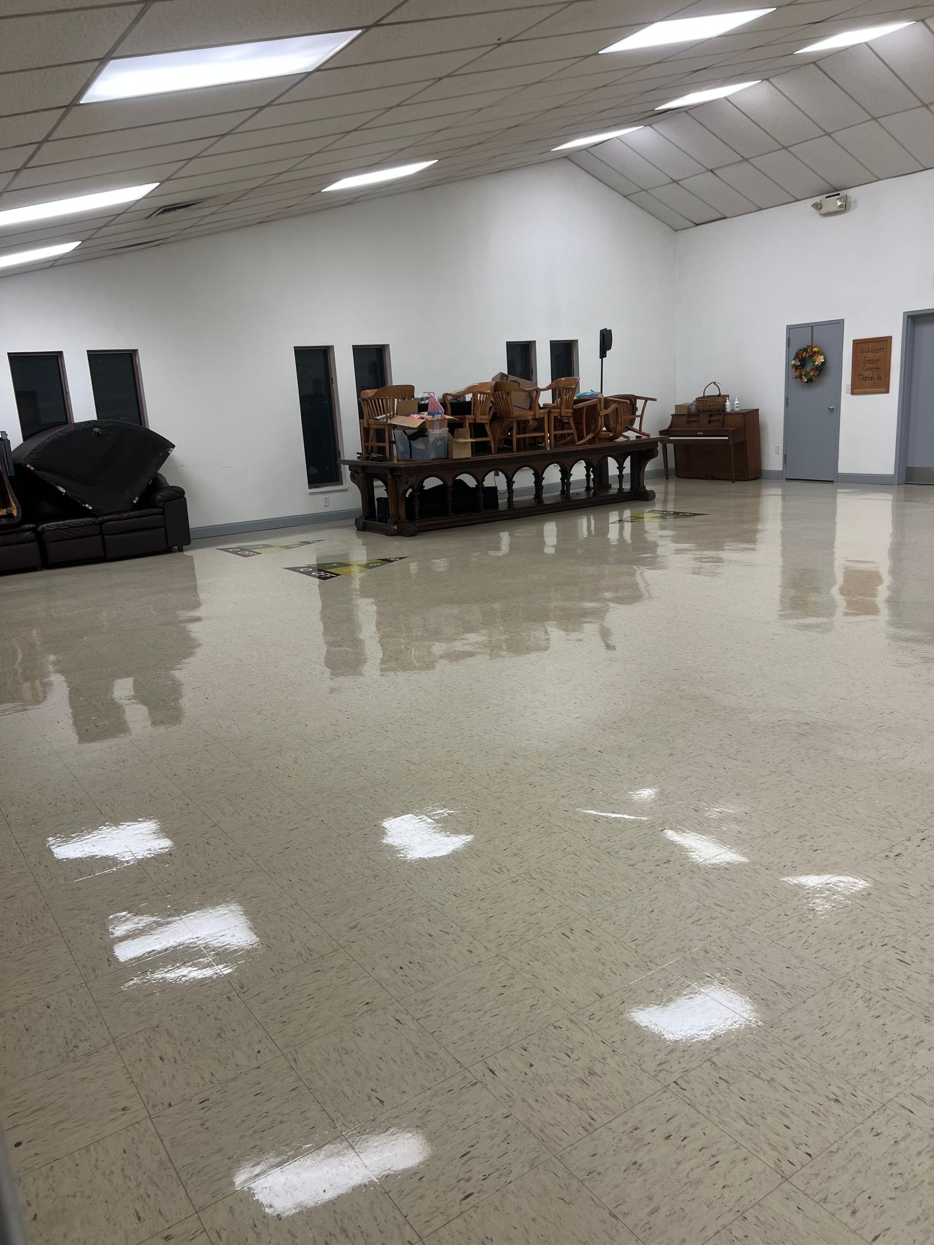 An empty room with a row of chairs on the floor