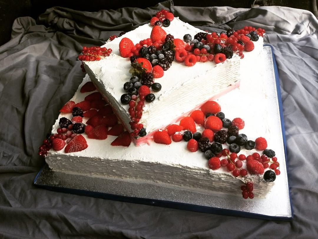 torta con frutta decoro