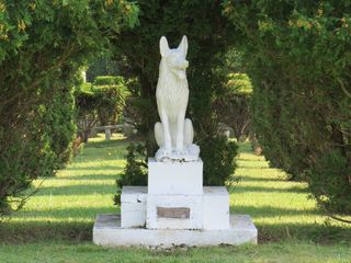URNS, CASKETS, MARKERS AND MONUMENTS FOR PETS