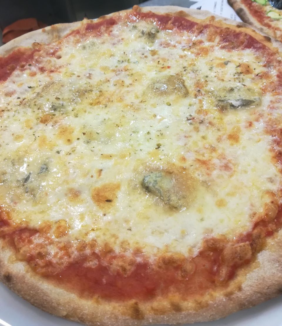 Pizza ai quattro formaggi