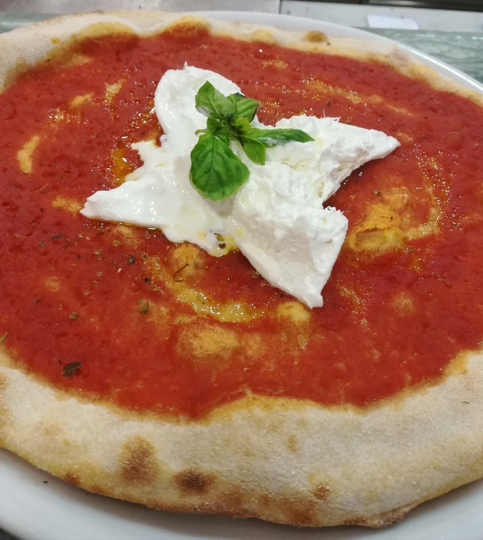 Pizza con formaggio fresco