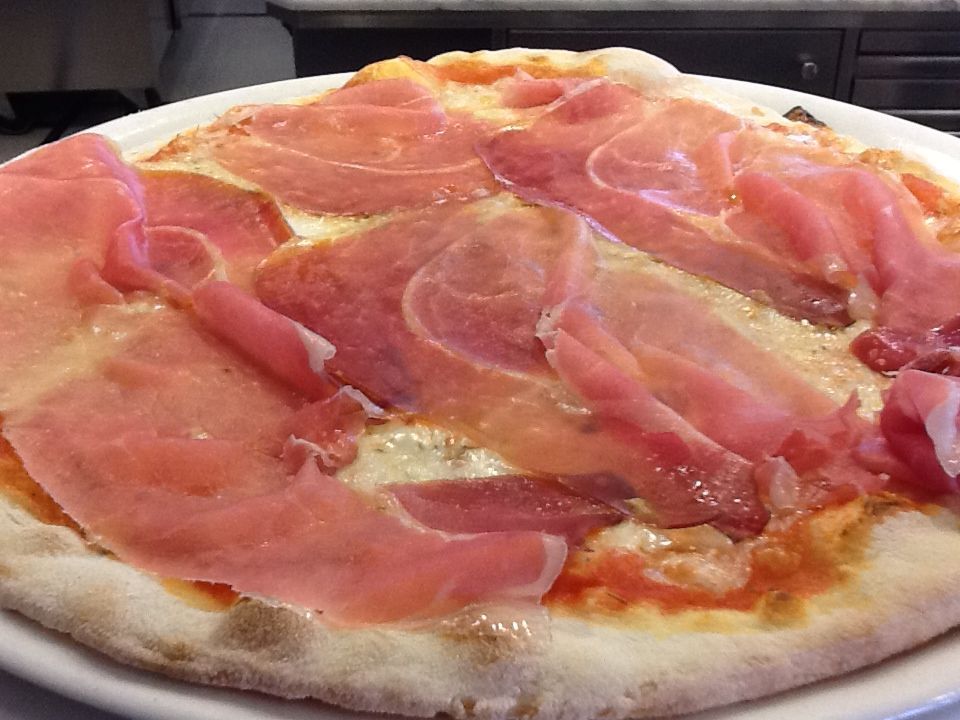 Piazza bianca e prosciutto