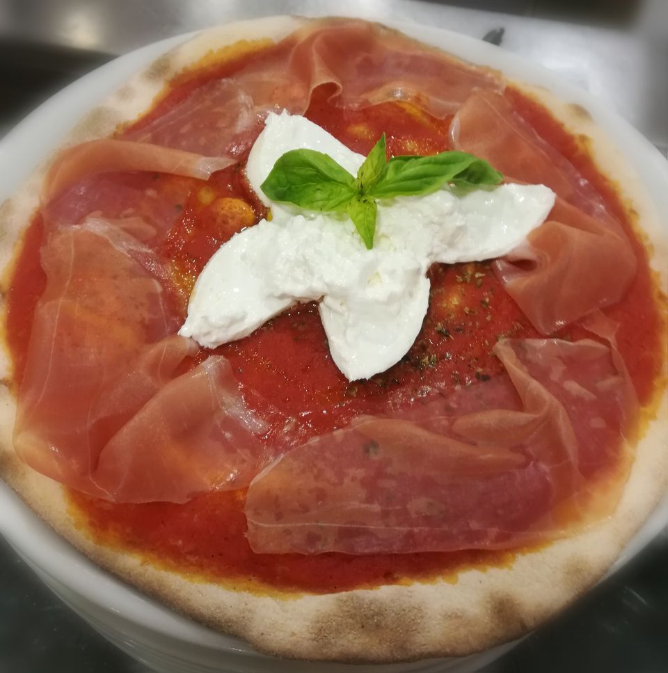 Pizza con formaggio fresco