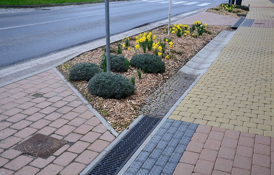 a sidewalk with drainage