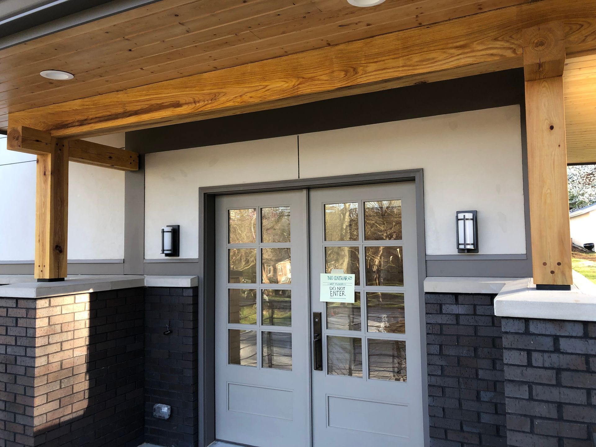 A door with a sign on it that says no entry