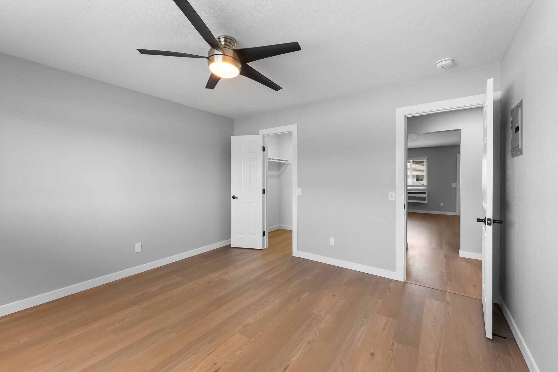 Sliding Photo Gallery Displaying Apartment Features