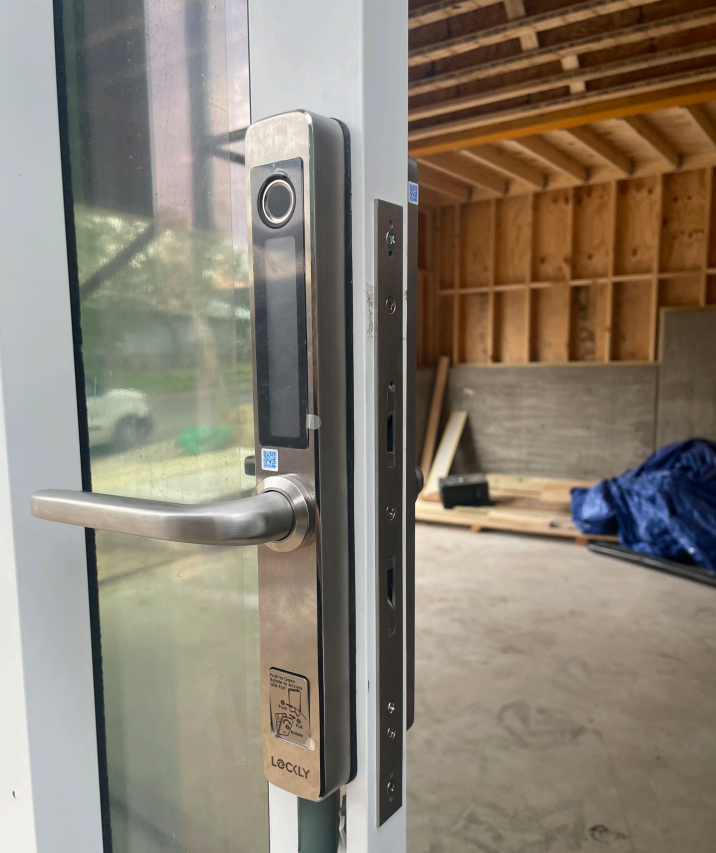 A door with a handle and a lock on it