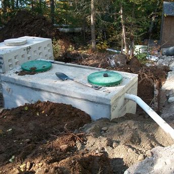 fosse septique das le sol avant d'être recouverte