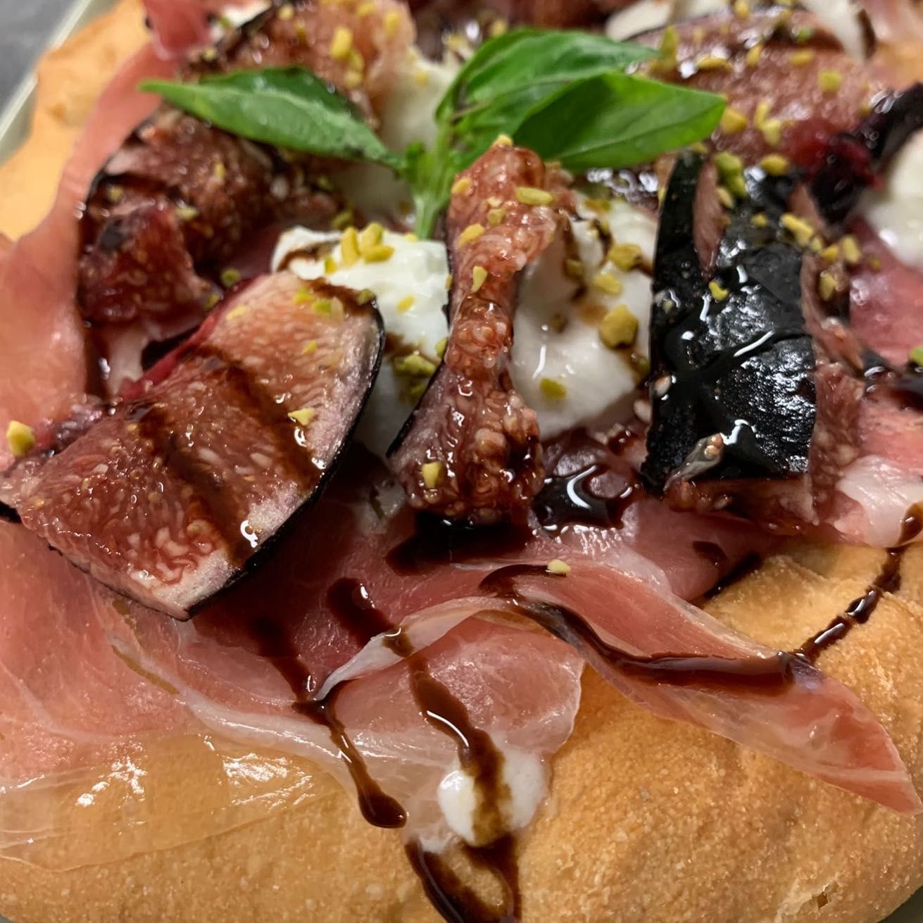 pane carasau con fichi prosciutto