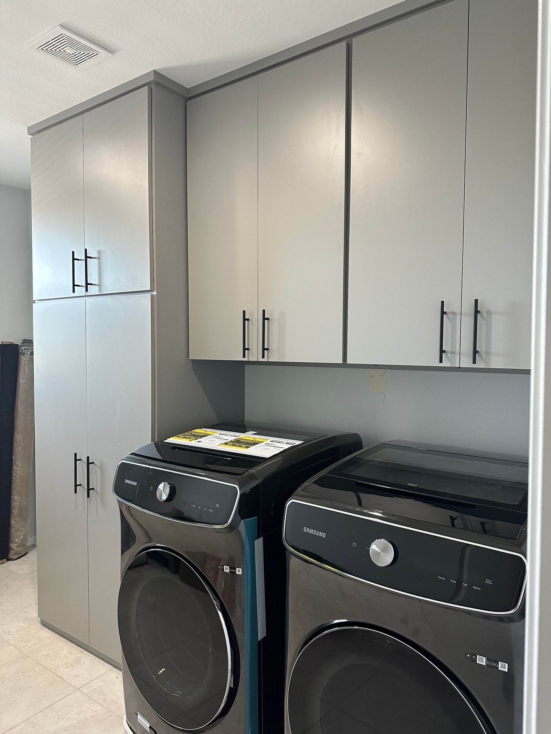 A laundry room with a washer and dryer in it