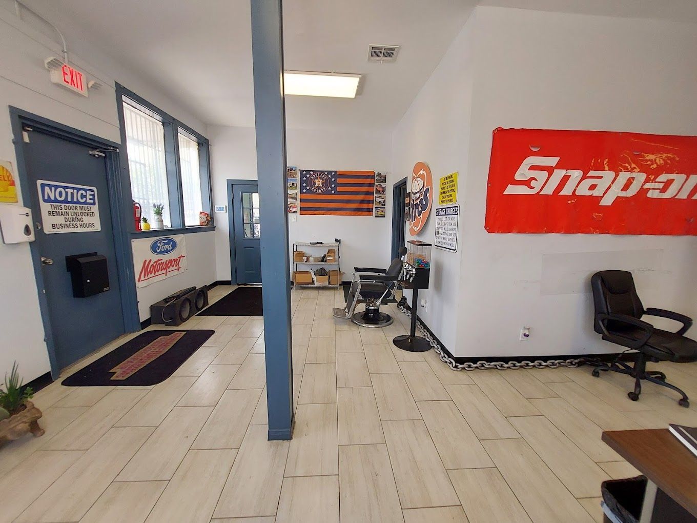 A room with a sign that says snap on on the wall