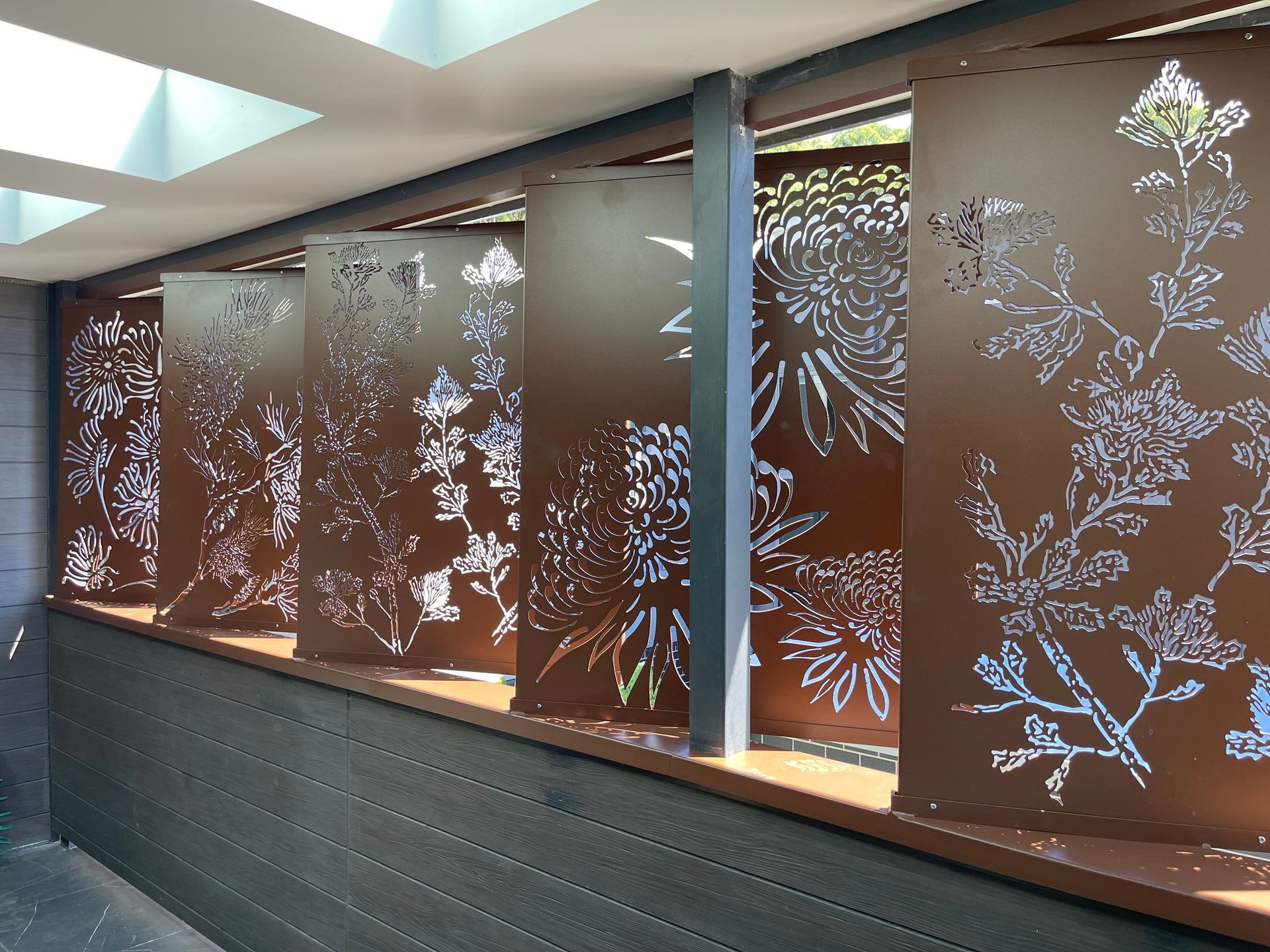 A wall with a lot of flowers on it