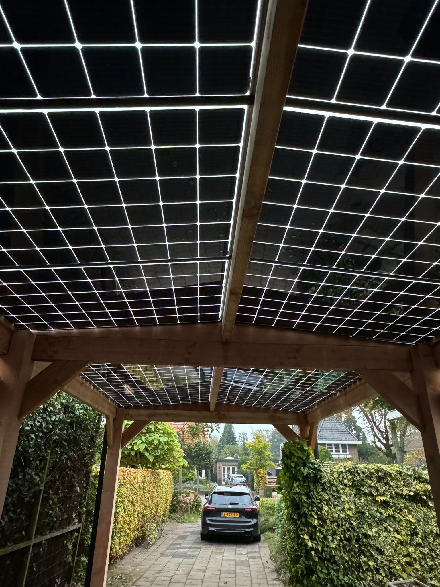solar carport met zonnepanelen