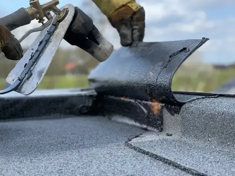 bitumen dakbedekking aanbrengen tijdens dakrenovatie
