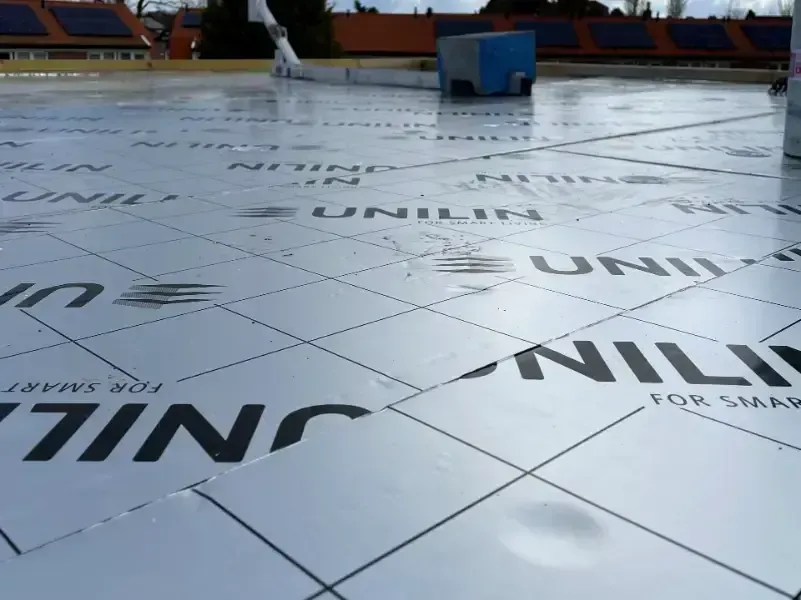 Dak isoleren doormiddel van unilin dakisolatie