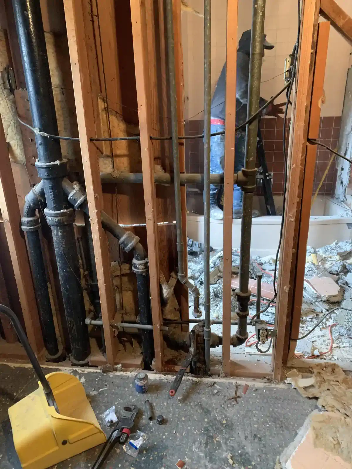 A bathroom with a lot of pipes coming out of it