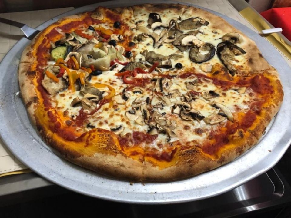 pizza con condimento vario