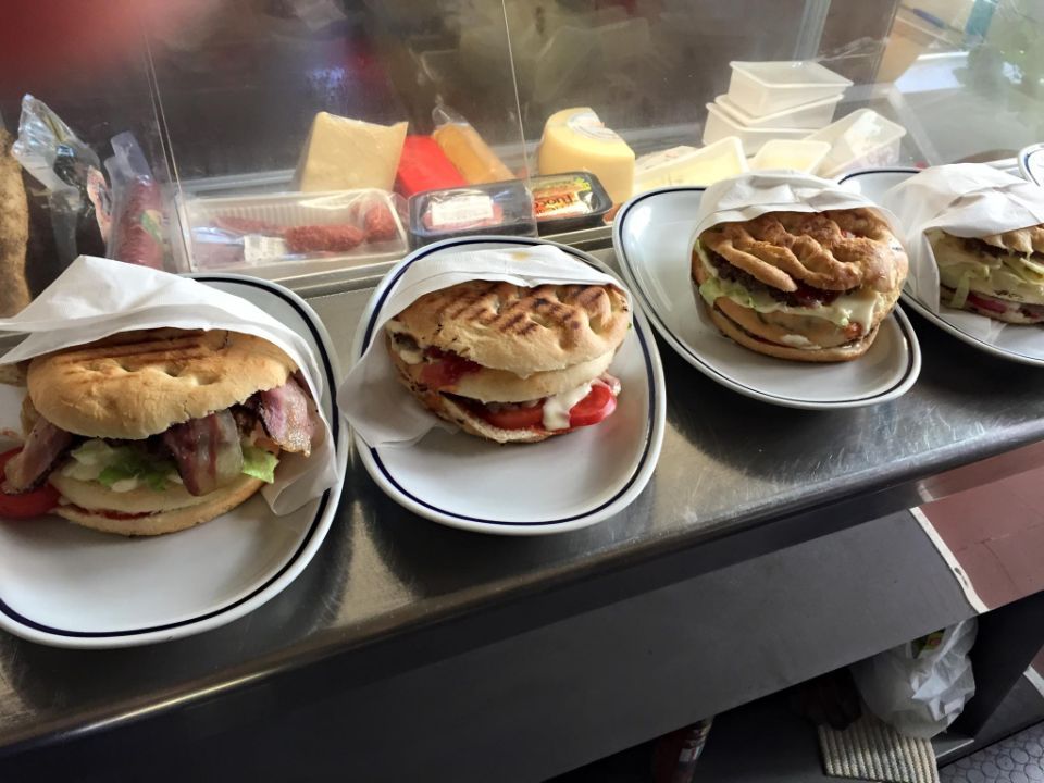 panini alla piastra da servire