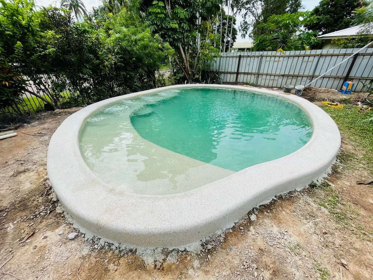 Pebbled Edge, Freeform Swimming Pool With Shallow Entry, Filled — Rod Hardy Plunge Pools in Girraween, NT