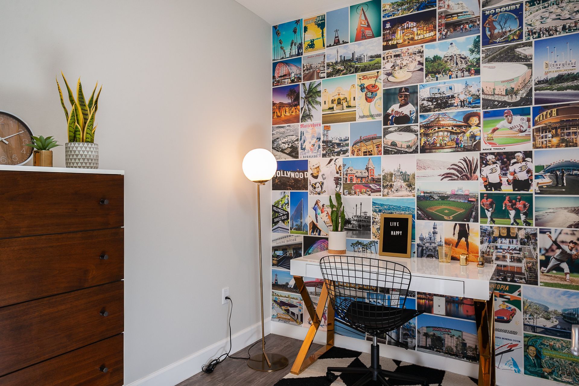 Sliding Photo Gallery Displaying Apartment Features #4