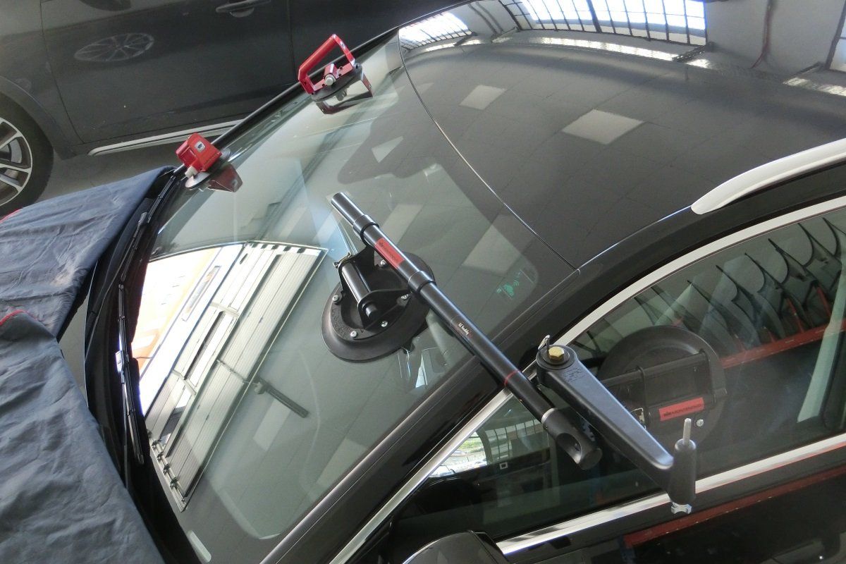 smontaggio parabrezza