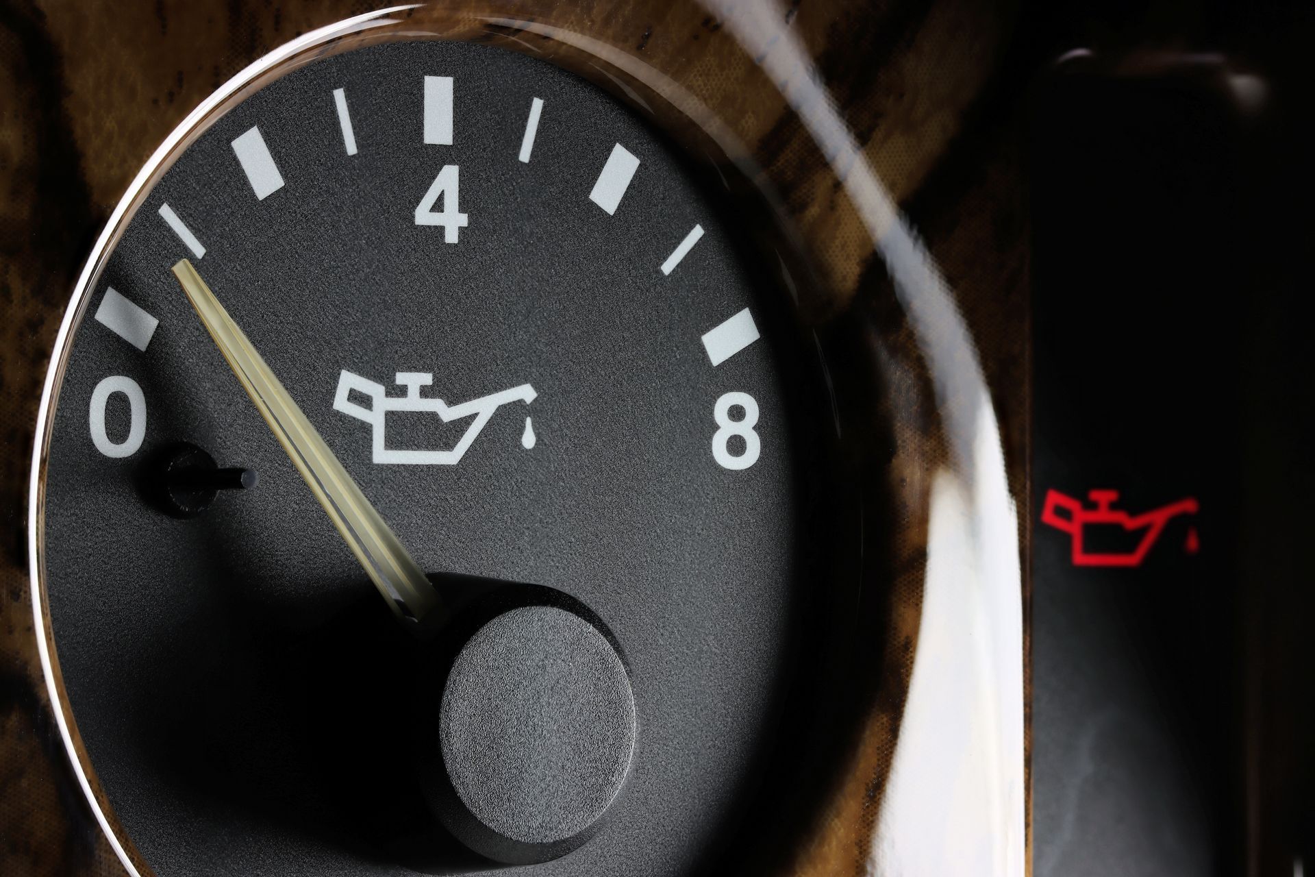 A close up of an oil gauge with the number 4 on it