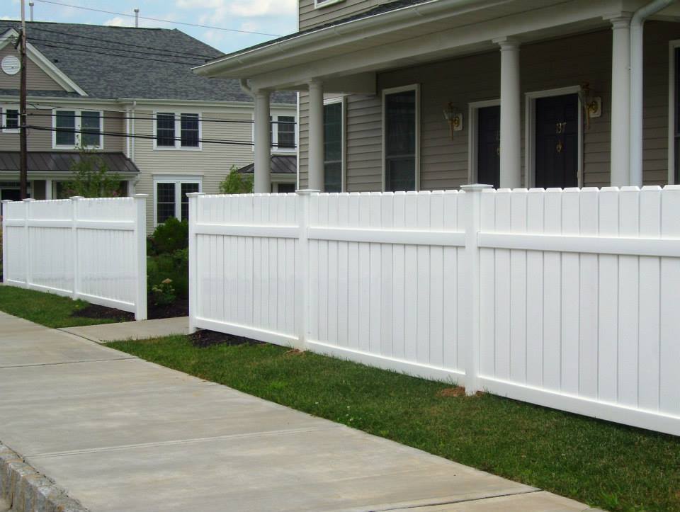 Vinyl Backyard Fence — Blue Anchor, NJ — Reyes Fence