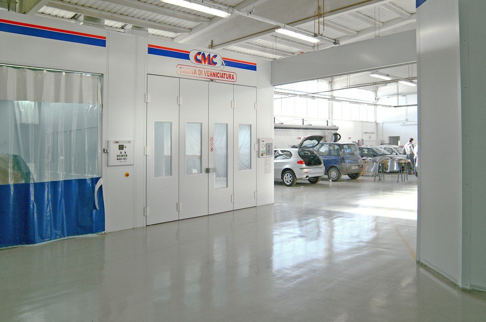 salone interno della carrozzeria auto