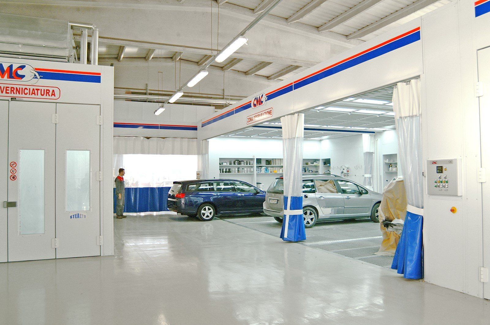 automobili da verniciare nella carrozzeria meccanica