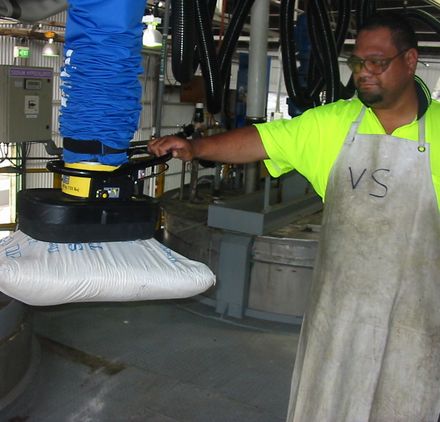 Expert in lifting solutions demonstrates vacuum lift in NZ