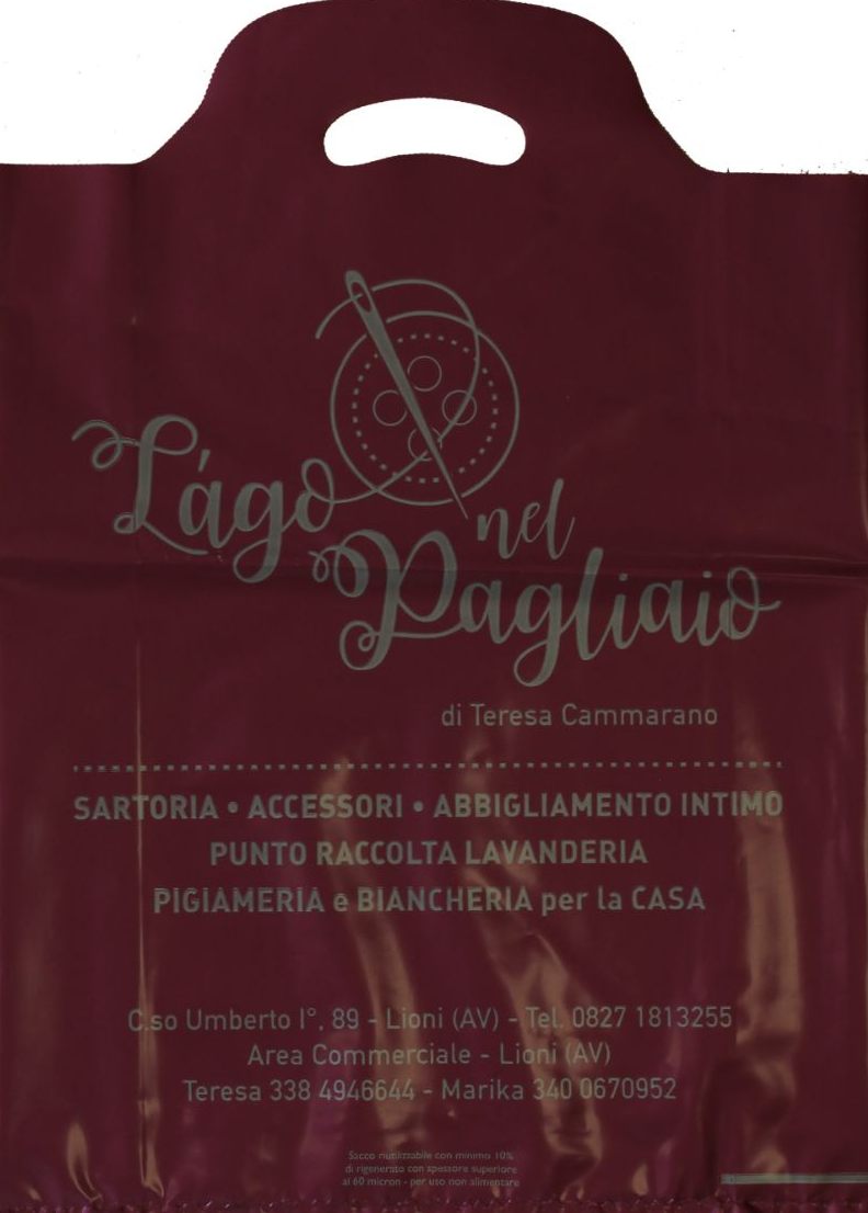 Una borsa rossa con la scritta lago nel pagliaio