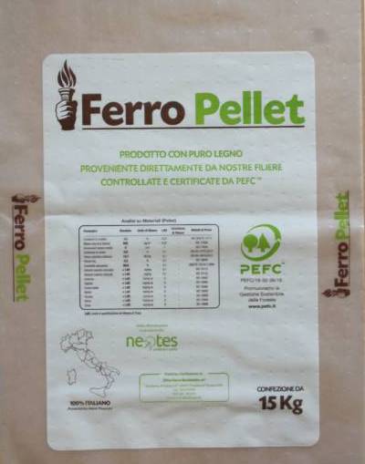 Un sacco di pellet di ferro è appoggiato su un tavolo.