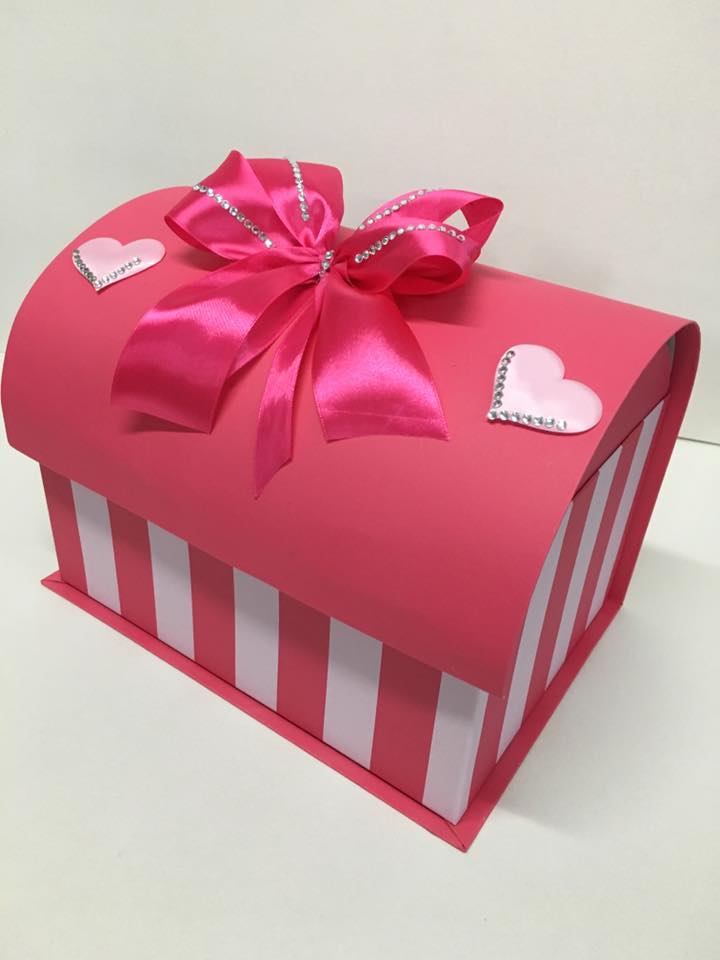 Scatola rosa con fiocco
