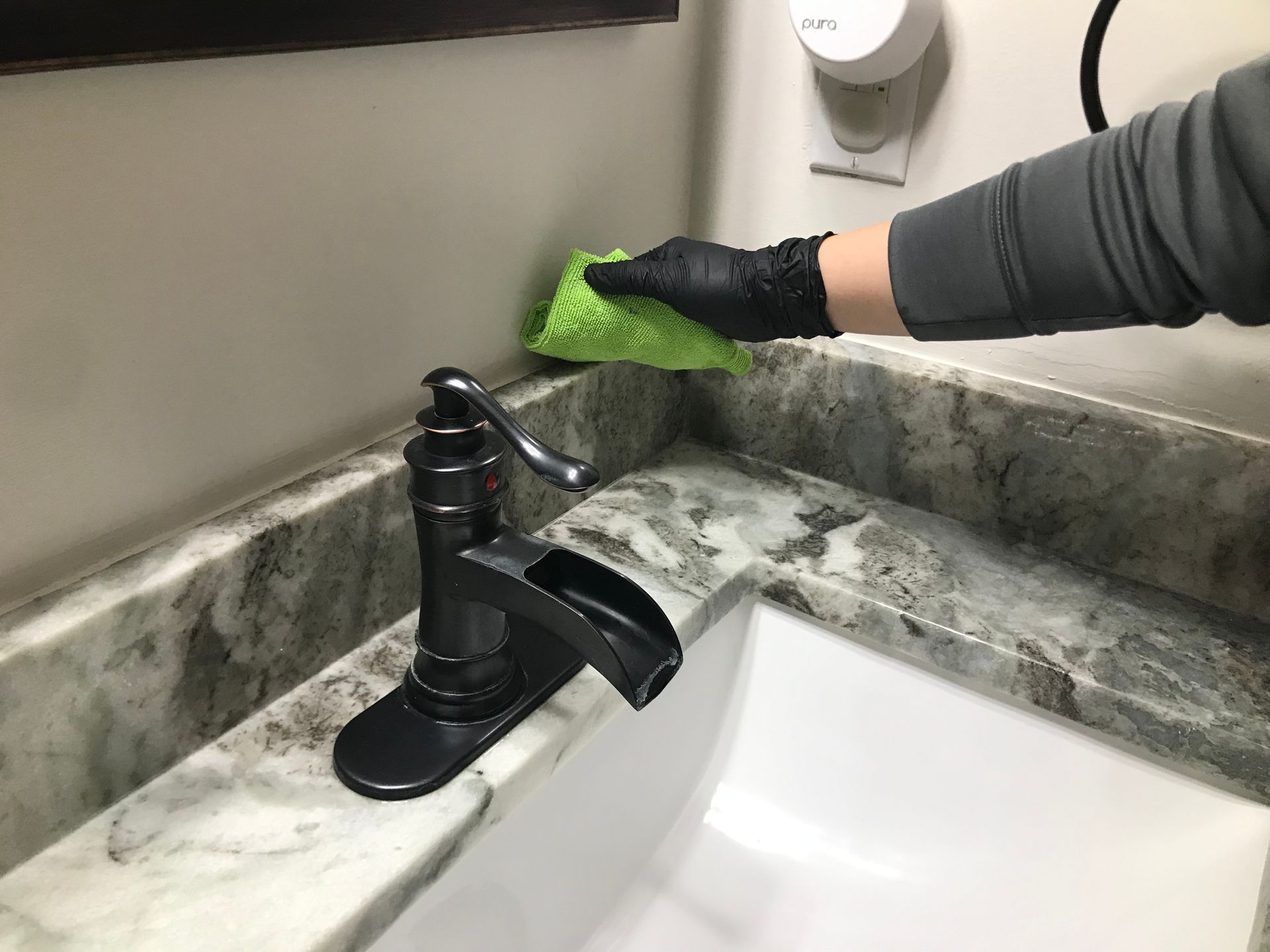 bathroom cleaning | Lutz, FL | Our Clean Home