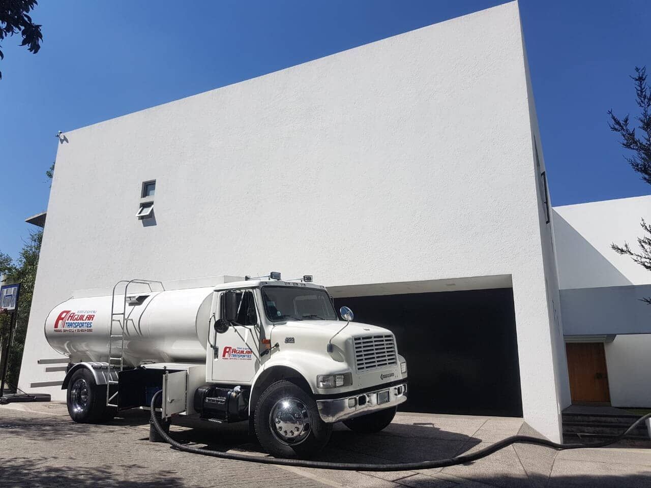 PIPAS DE AGUA AGUILAR-suministro y transporte de agua potable