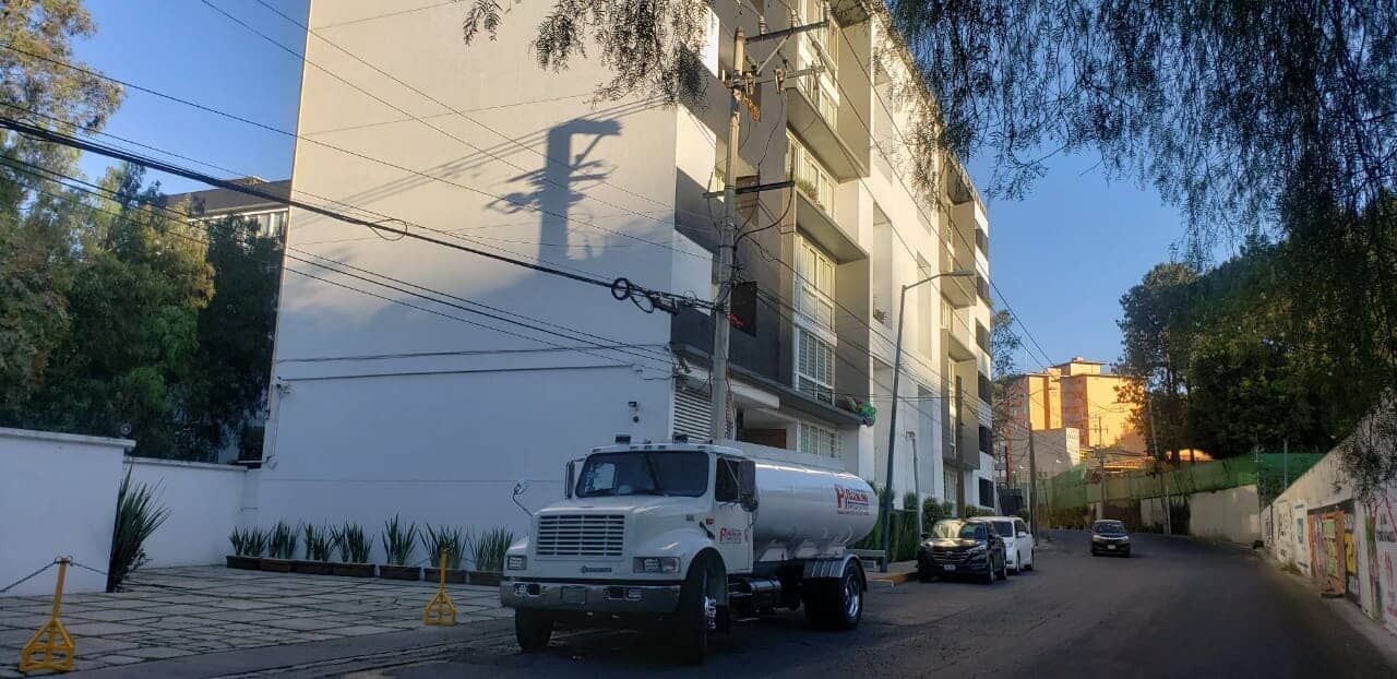 PIPAS DE AGUA AGUILAR-suministro y transporte de agua potable