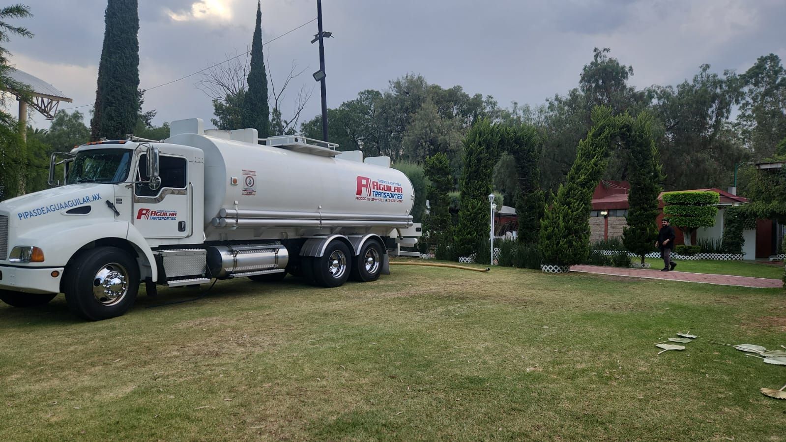 PIPAS DE AGUA AGUILAR-suministro y transporte de agua potable